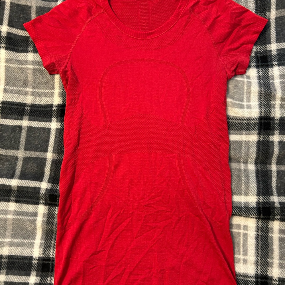 lululemon athletica Vibrant Red Short Sleeve Top